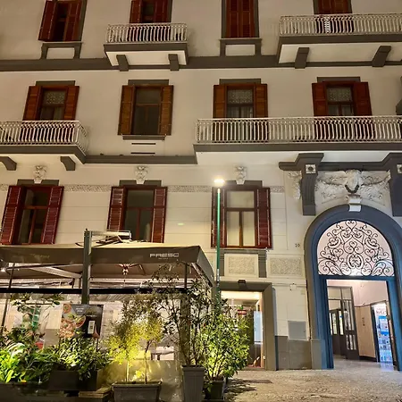 לינה וארוחת בוקר Miluar Relais - Piazza Fuga נאפולי